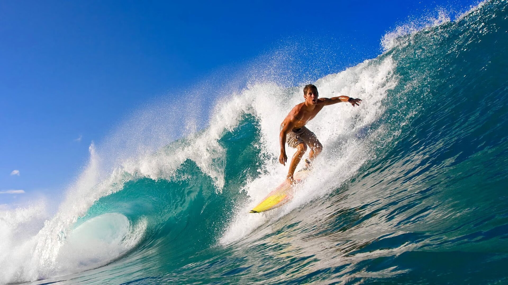 足球赛场焦点！澳大利亚队对阵西班牙队，关键一战，双方鏖战至最后一刻