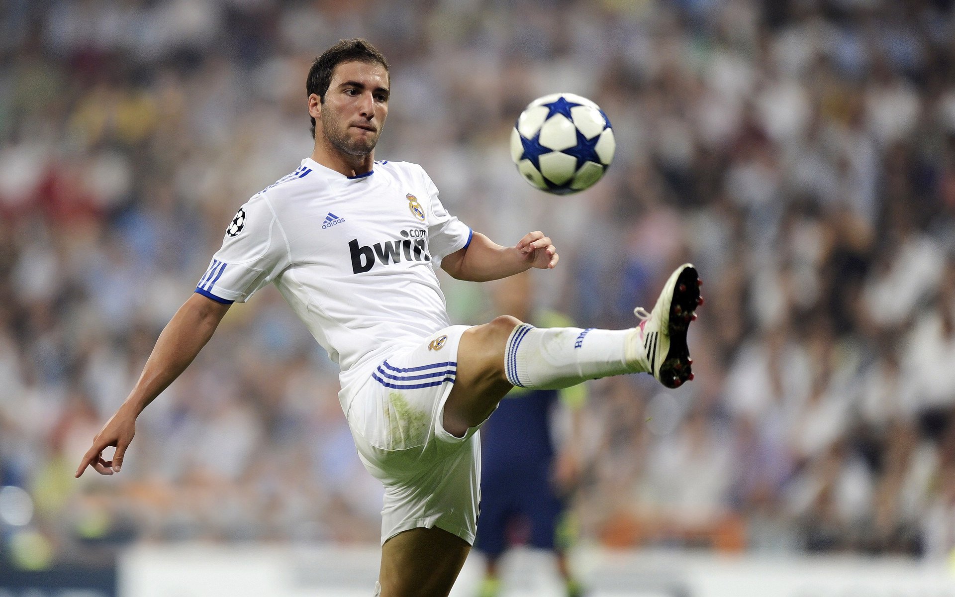 世界杯战况：皇家马德里防线稳固，新疆男篮进攻受阻，库里成最佳