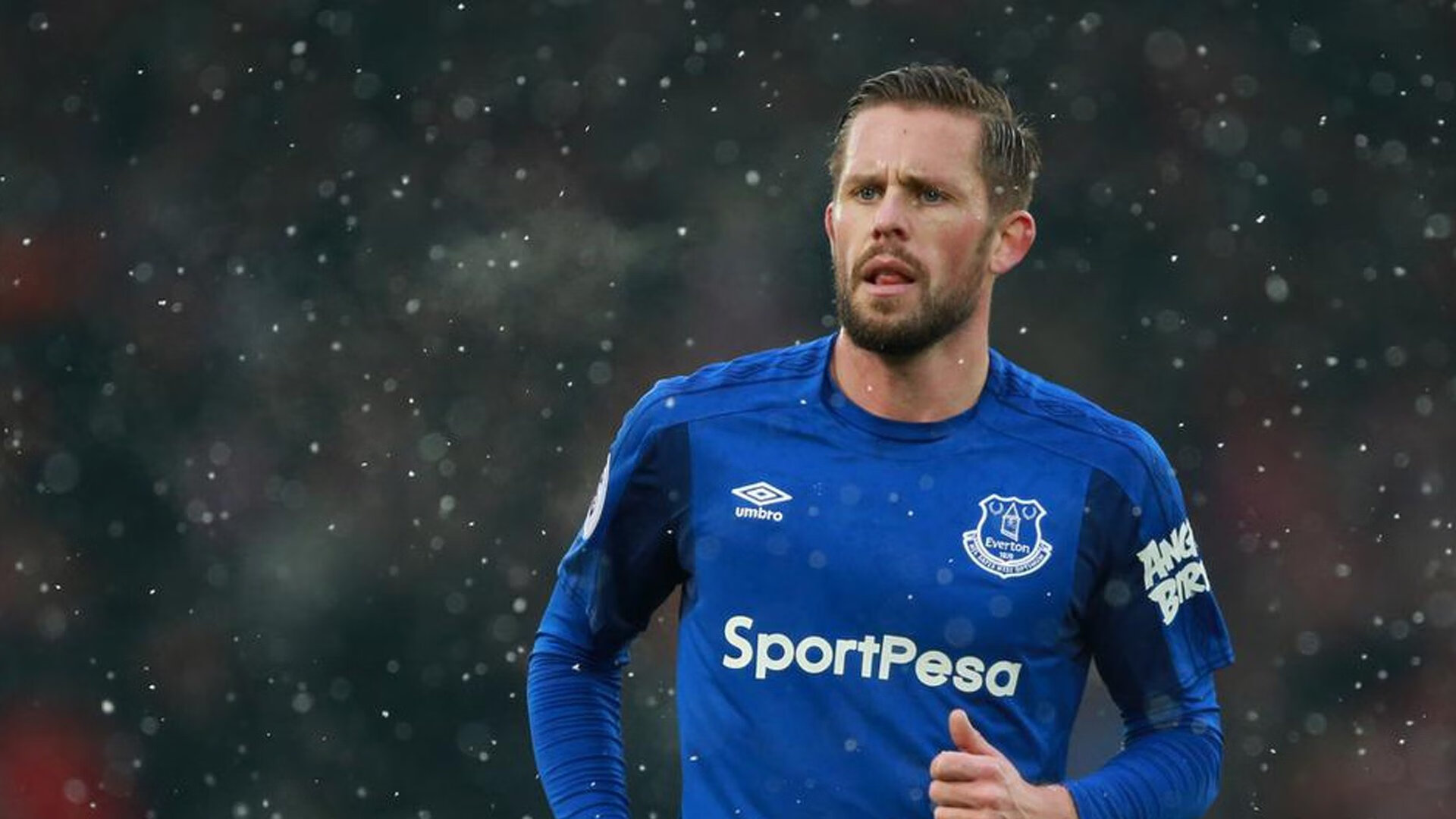 塔图姆在日本队比赛中出色防守，惊险取胜引发热议！